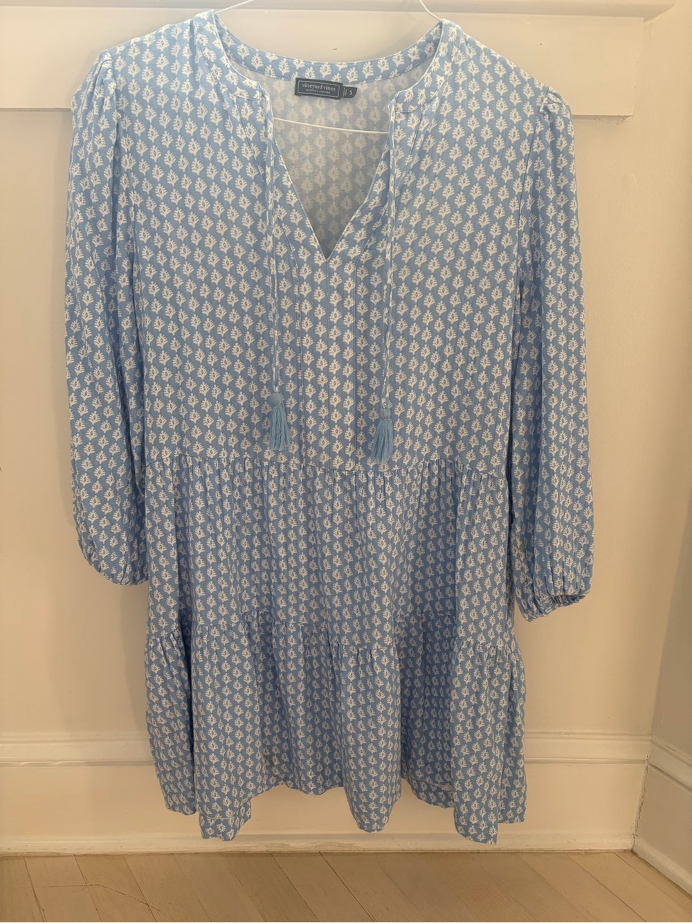 Vineyard Vines Light Blue and White Long Sleeve Tiered Dress. Size Small,